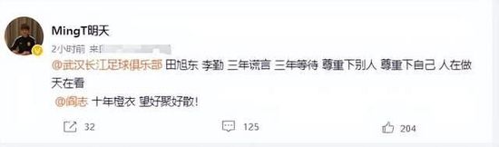 家毅（付辛博 饰）只是一介小小演员助理，却老是装的一副了不得的模样，但是，他的假装却经常会被旁人绝不客套的拆穿，是以而闹出了很多的笑话。张杨（彭宇 饰）最崇敬的偶像就是年夜名鼎鼎的乔布斯，但是，他的抱负倒是成为一位及格的二B青年，为此，张杨不吝整天研读他的秘笈盛典《2B青年的自我涵养》。 奋斗（蒲巴甲 饰）固然生的身强体壮，仍是一位拳击陪练锻练，但他的个性倒是和外表绝不相等的内向木讷。丽川（夏梓桐 饰）是一位还没有熬到出头之日的小作家，固然屡遭挫折却从未抛却过本身的抱负。在4楼B座内，四名各有所长的男女成了室友，开启了一段有笑有泪的路程。